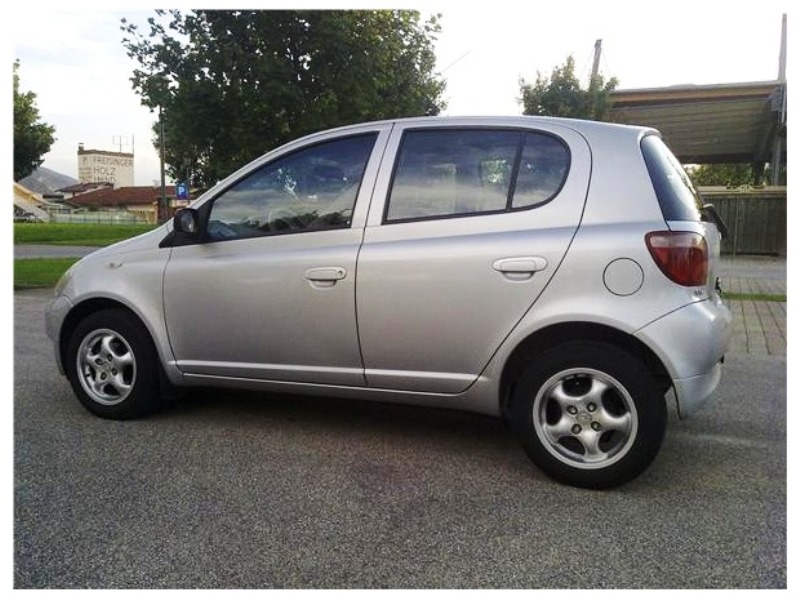 toyota-yaris-10-vvt-i-linea-sol-neuwertig-11-cumc2000-nikc_m.jpg