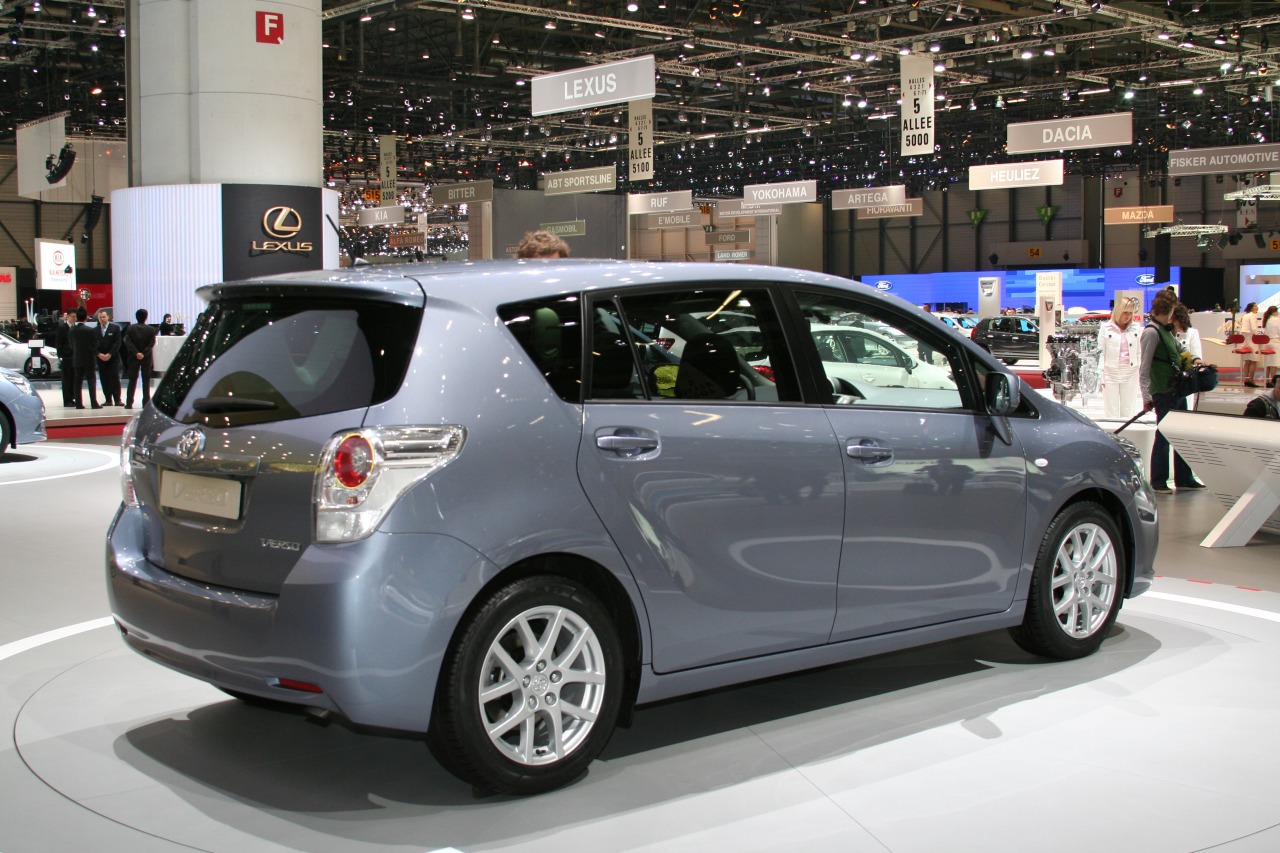 toyota_verso_2.jpg