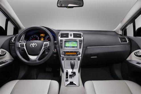 2012-Toyota-Avensis-7.jpg
