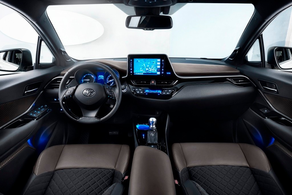 interior-toyota-c-hr-201628686_1.jpg