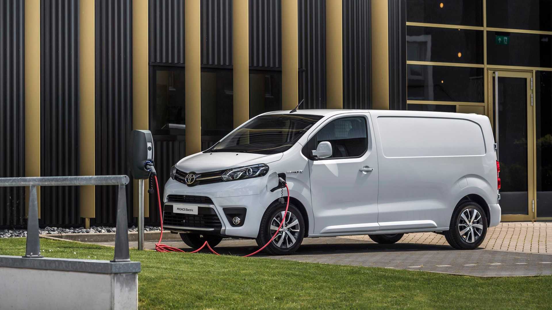 toyota-proace-electric-charging.jpg