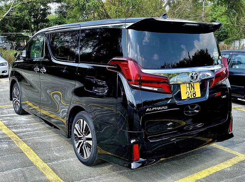 800px-2018_Toyota_Alphard_V6_(rear).jpg