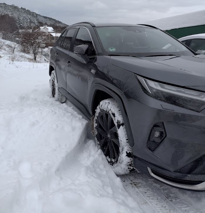 rav4snow.jpg