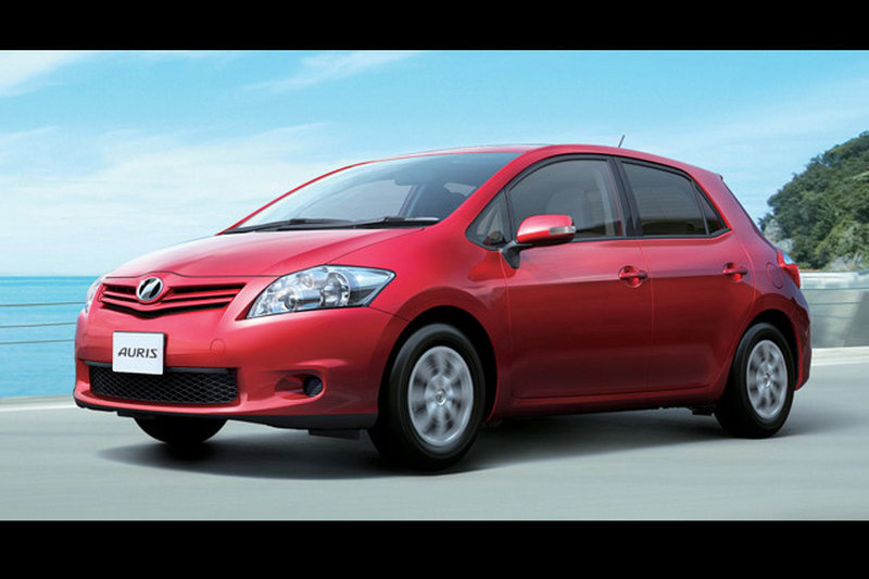 2010-Toyota-Auris-1.jpg